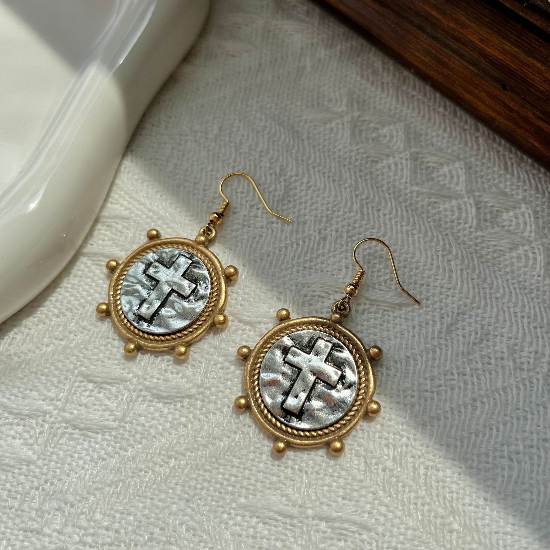 Retro Cross Pendant Necklace and Earrings - Image 4
